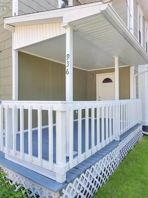 936 Vine St, Clyde, OH 43410 photo 3