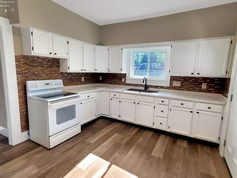 936 Vine St, Clyde, OH 43410 photo 5
