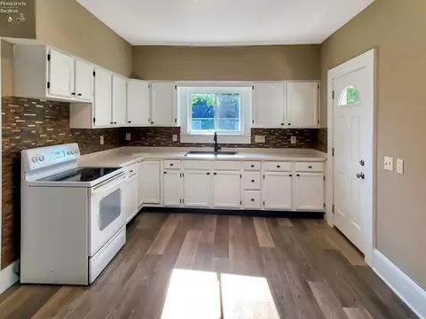 936 Vine St, Clyde, OH 43410 photo 4