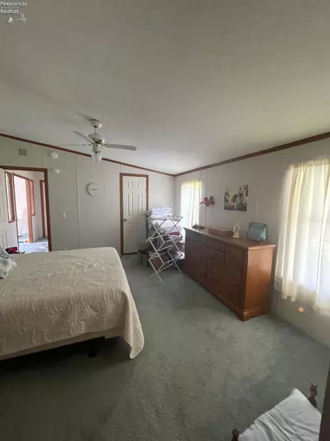 271 Spring Crest Dr, Marblehead, OH 43440 photo 8