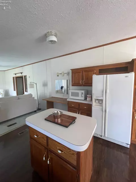 271 Spring Crest Dr, Marblehead, OH 43440 photo 9