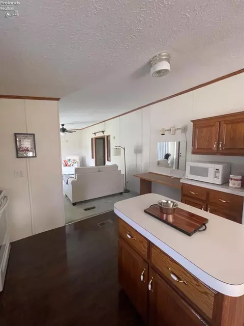 271 Spring Crest Dr, Marblehead, OH 43440 photo 3