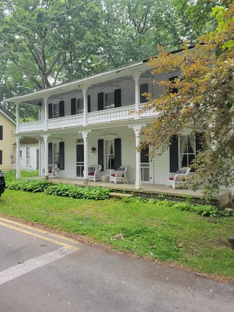 419 W 4th St, Lakeside, OH 43440