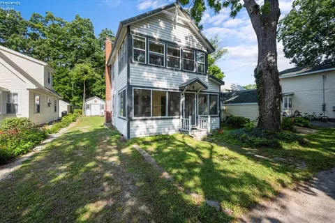 422 Jasmine Ave, Lakeside, OH 43440