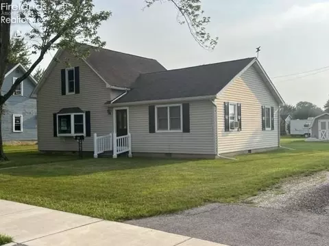 409 N Church St, Oak Harbor, OH 43449