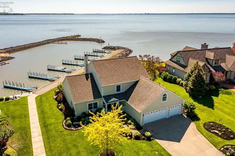 2199 S Bristol Dr, Marblehead, OH 43440