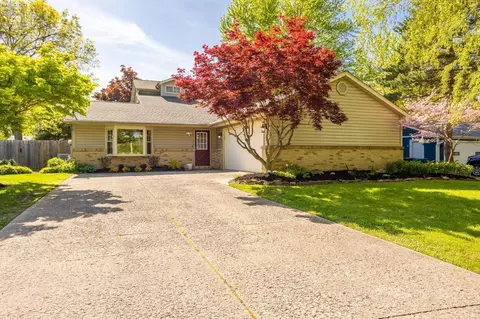 1300 Rolling Meadows Dr, Vermilion, OH 44089