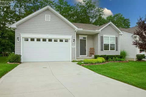 3742 Heron Dr, Lorain, OH 44053