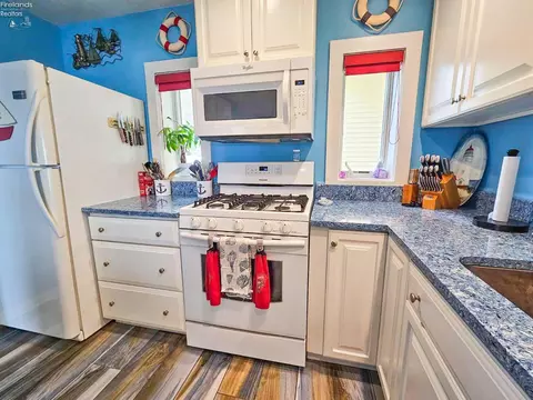 5821 E Saylor St, Marblehead, OH 43440 photo 10