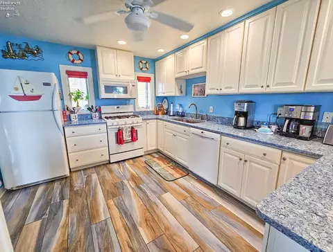 5821 E Saylor St, Marblehead, OH 43440 photo 8