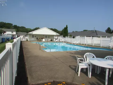 731 Chestnut Ln, Huron, OH 44839 photo 7