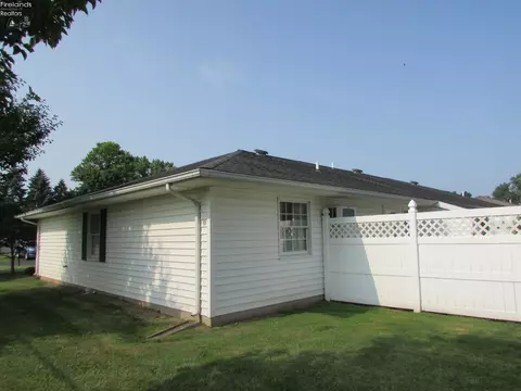 731 Chestnut Ln, Huron, OH 44839 photo 4