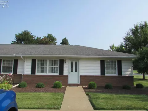 731 Chestnut Ln, Huron, OH 44839 photo 2