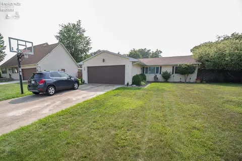 3724 Winger Dr, Lorain, OH 44053 photo 2