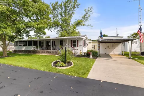1623 NE Catawba Rd #165, Port Clinton, OH 43452