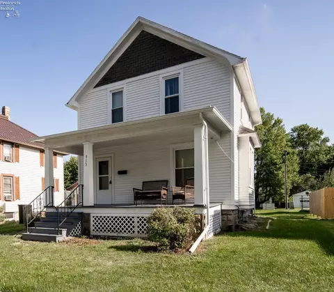 913 South St, Fremont, OH 43420
