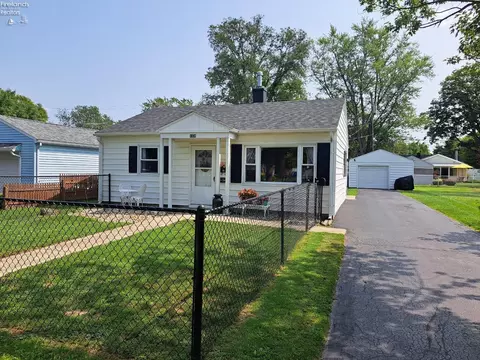 1339 Circle Dr, Fremont, OH 43420