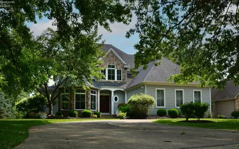 4600 N Marshs Edge Dr, Port Clinton, OH 43452