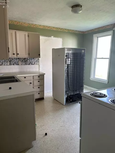 109 Motson St, Willard, OH 44890 photo 9
