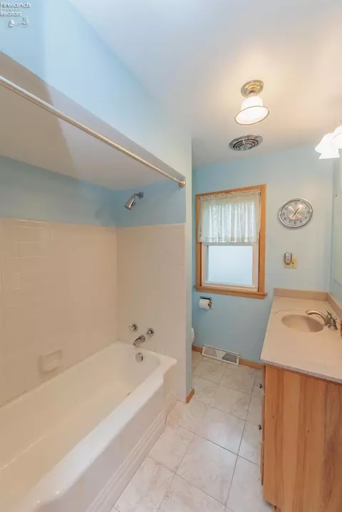 1087 N Pasadena Ave, Elyria, OH 44035 photo 27