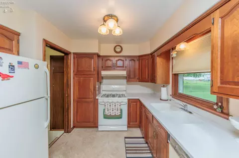 1087 N Pasadena Ave, Elyria, OH 44035 photo 16