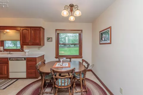 1087 N Pasadena Ave, Elyria, OH 44035 photo 9
