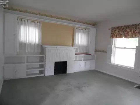 405 W Pearl St, Willard, OH 44890 photo 11