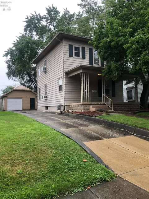 405 W Pearl St, Willard, OH 44890 photo 2