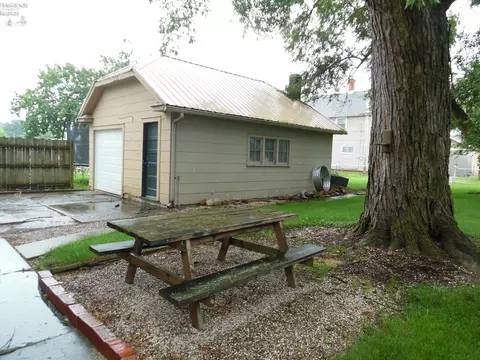 405 W Pearl St, Willard, OH 44890 photo 5