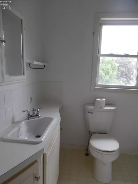 405 W Pearl St, Willard, OH 44890 photo 27