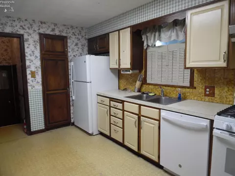 405 W Pearl St, Willard, OH 44890 photo 17