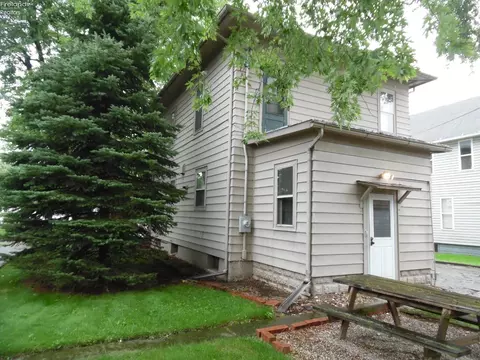 405 W Pearl St, Willard, OH 44890 photo 6