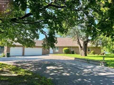 3993 NW Catawba Rd, Port Clinton, OH 43452