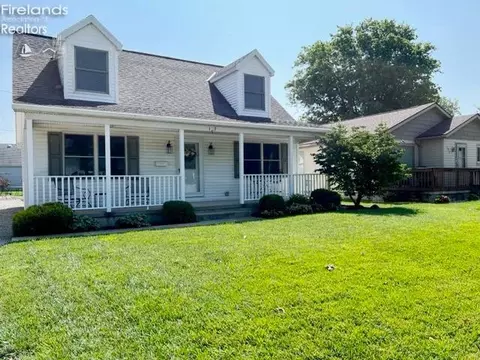 137 Cedar St, Port Clinton, OH 43452