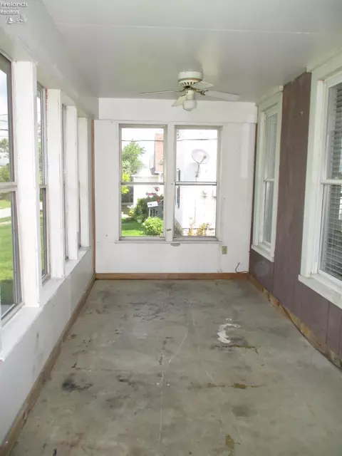 152 Sinclair St, Bellevue, OH 44811 photo 2