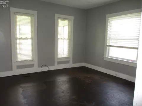 152 Sinclair St, Bellevue, OH 44811 photo 4