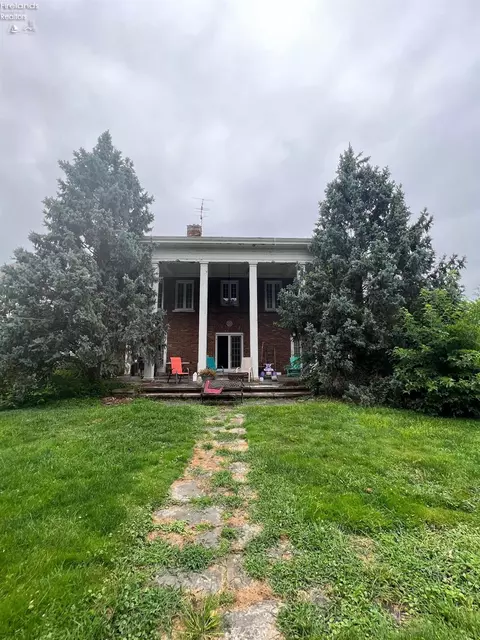 814 E Main St, Bellevue, OH 44811 photo 5