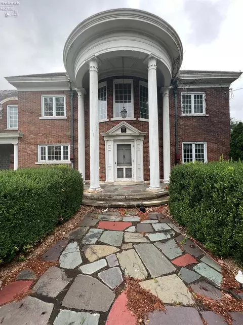 814 E Main St, Bellevue, OH 44811 photo 2