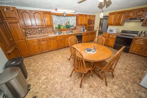 8861 Leavitt Rd, Elyria, OH 44035 photo 25