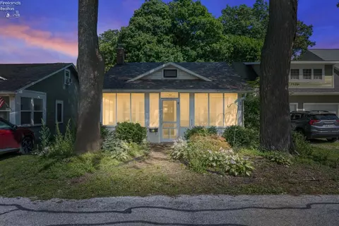 331 Peach Ave, Lakeside, OH 43440