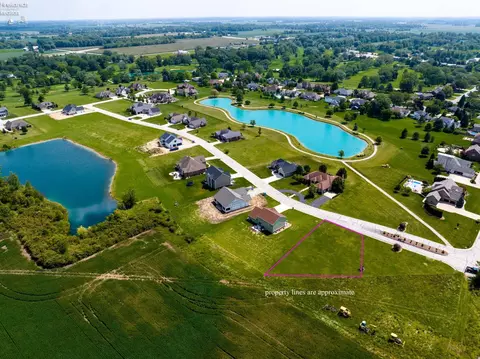 2104 Pinehurst Trl, Fremont, OH 43420
