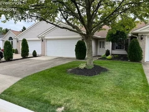 216 Lisa Ann Dr, Huron, OH 44839
