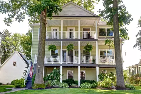 1403 N Overlook Dr, Port Clinton, OH 43452
