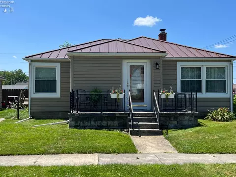67 Maplewood Ave, Tiffin, OH 44883