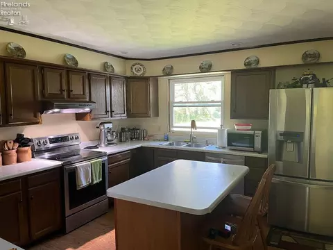 3013 Huron Avery Rd, Huron, OH 44839 photo 2