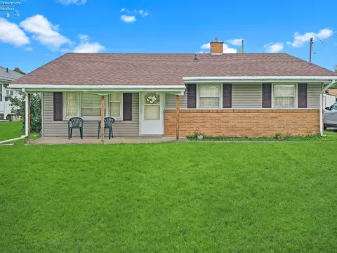 810 Race St, Clyde, OH 43410