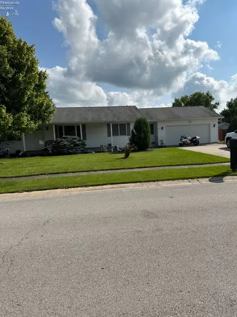 132 Thomson Dr, Clyde, OH 43410