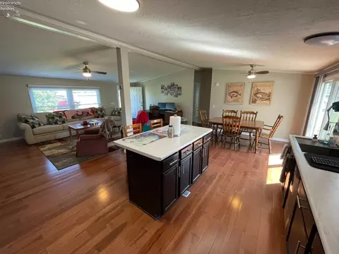 172 Spring Crest Dr, Marblehead, OH 43440 photo 5