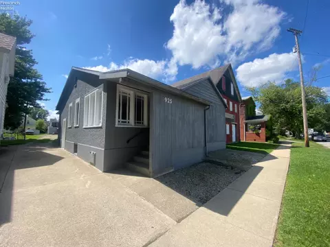 925 Napoleon St, Fremont, OH 43420