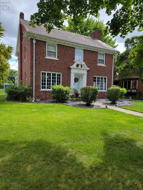 1015 Buckland Ave, Fremont, OH 43420